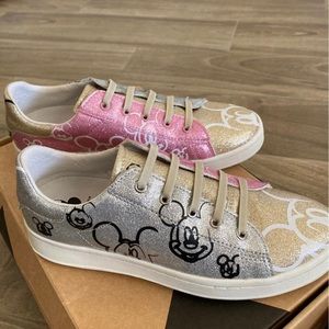 MOA MASTER OF ARTS DISNEY SILVER GLITTER MICKEY SNEAKERS Size 37